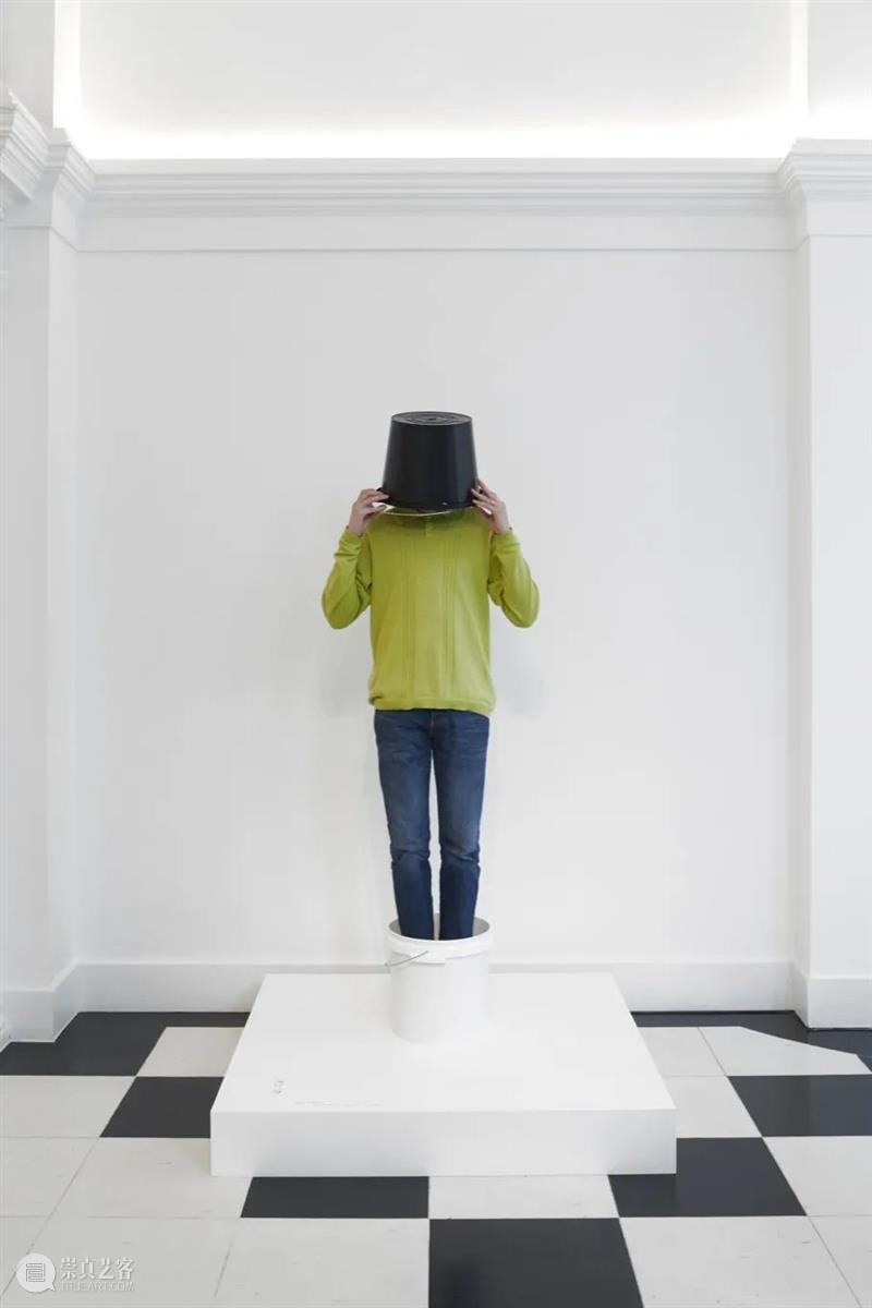 艺术家 | 欧文·沃姆 Erwin Wurm 博文精选 Thaddaeus Ropac 欧文 沃姆 Wurm 艺术家 作品 问题 雕塑 概念 日常生活 时代 崇真艺客